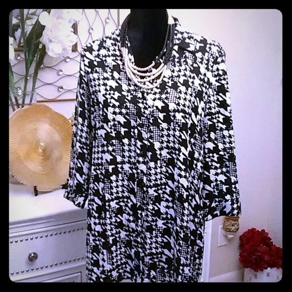 Chico's Tops - Chicos black & white top